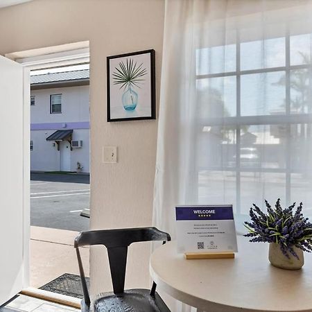 Located By The Beach 1 Bedroom With Parking And Pool Clearwater Extérieur photo