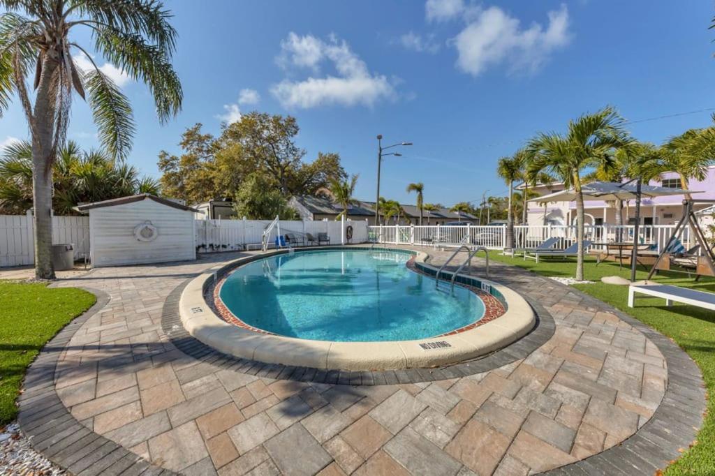 Located By The Beach 1 Bedroom With Parking And Pool Clearwater Extérieur photo