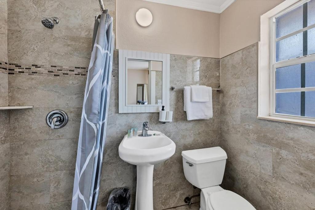 Located By The Beach 1 Bedroom With Parking And Pool Clearwater Extérieur photo
