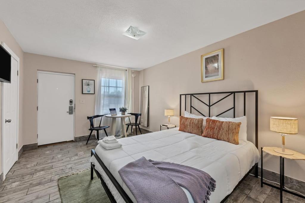 Located By The Beach 1 Bedroom With Parking And Pool Clearwater Extérieur photo