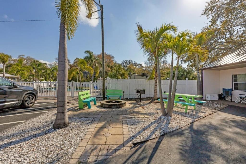 Located By The Beach 1 Bedroom With Parking And Pool Clearwater Extérieur photo