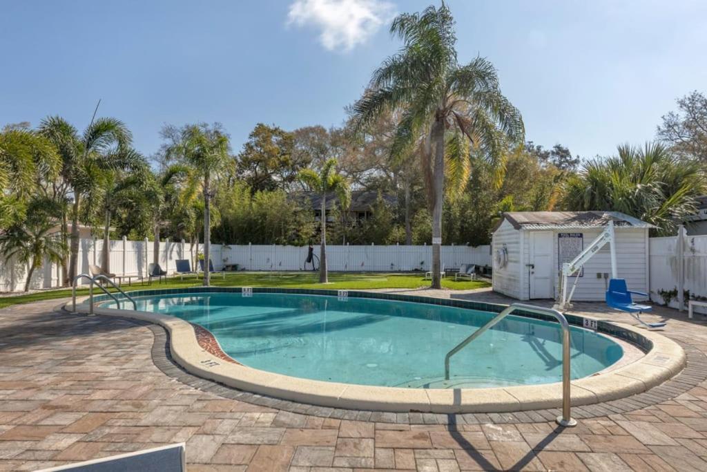 Located By The Beach 1 Bedroom With Parking And Pool Clearwater Extérieur photo
