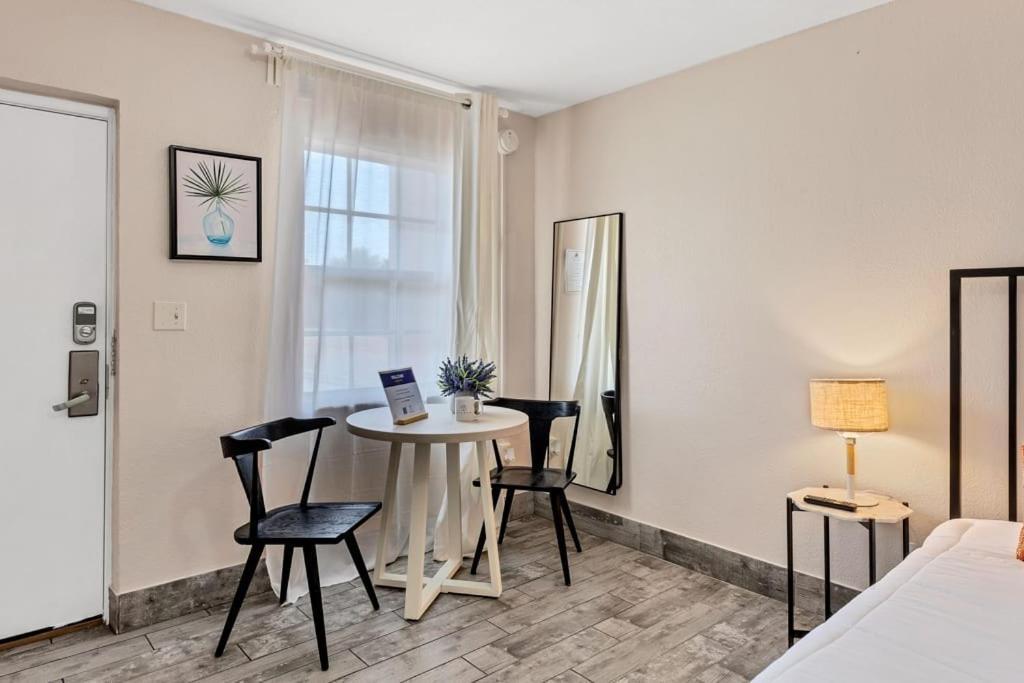 Located By The Beach 1 Bedroom With Parking And Pool Clearwater Extérieur photo